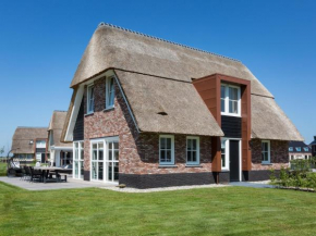 Beautiful, thatched villa with a terrace at the Tjeukemeer